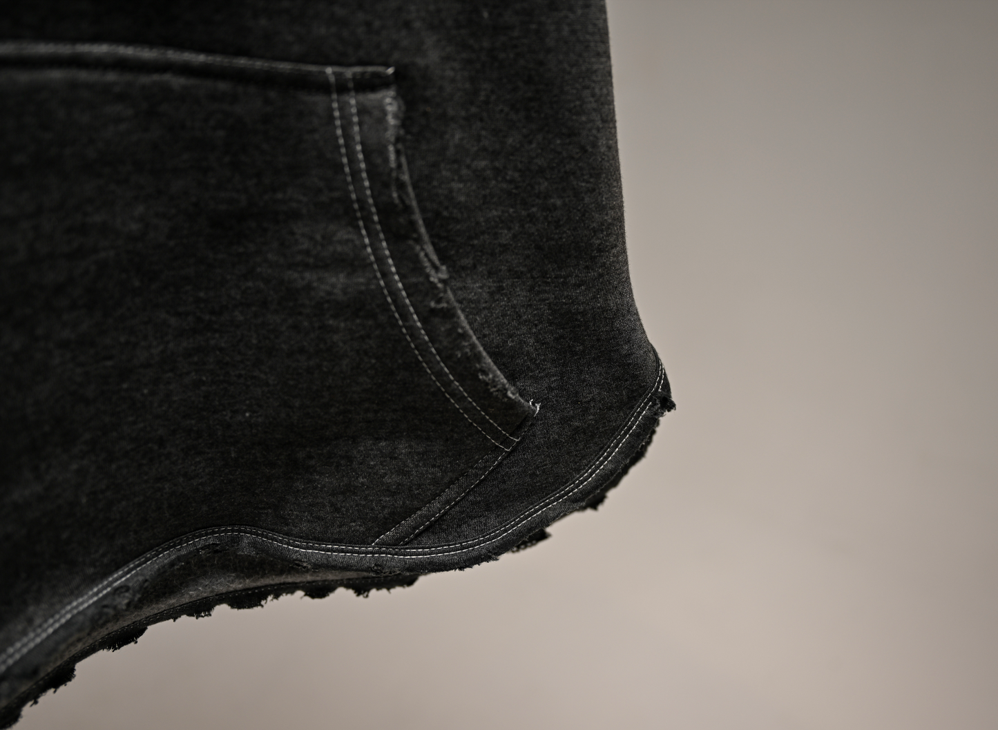 SHRTSLV - Dark heather grey w/ sky blue