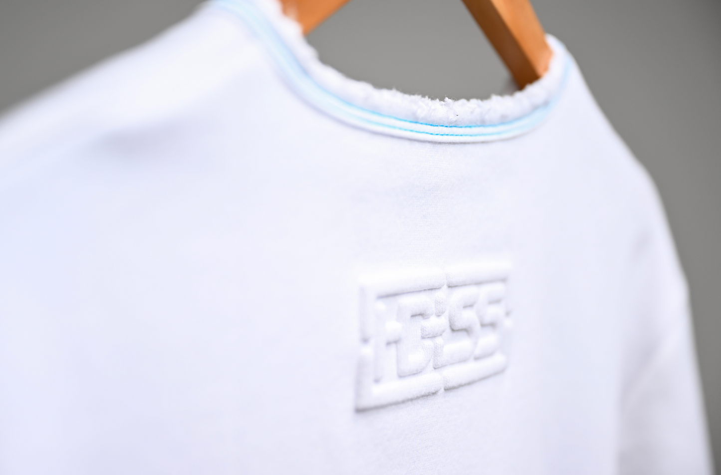 SHRTSLV - White w/blue