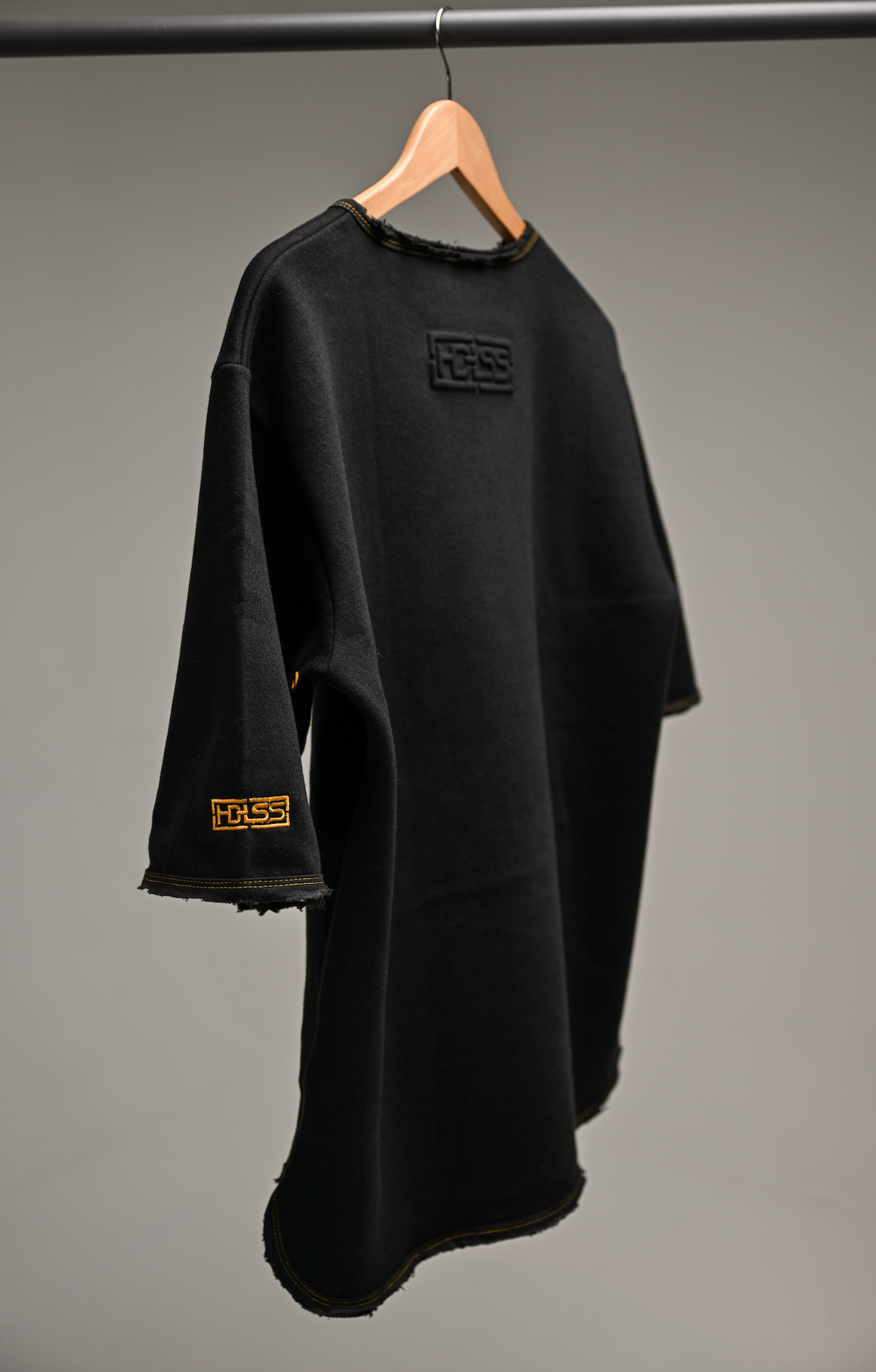 SHRTSLV - Black w/Gold